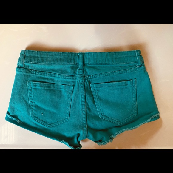 FOREVER 21 GREEN DISTRESSED SHORTS - Picture 7 of 14